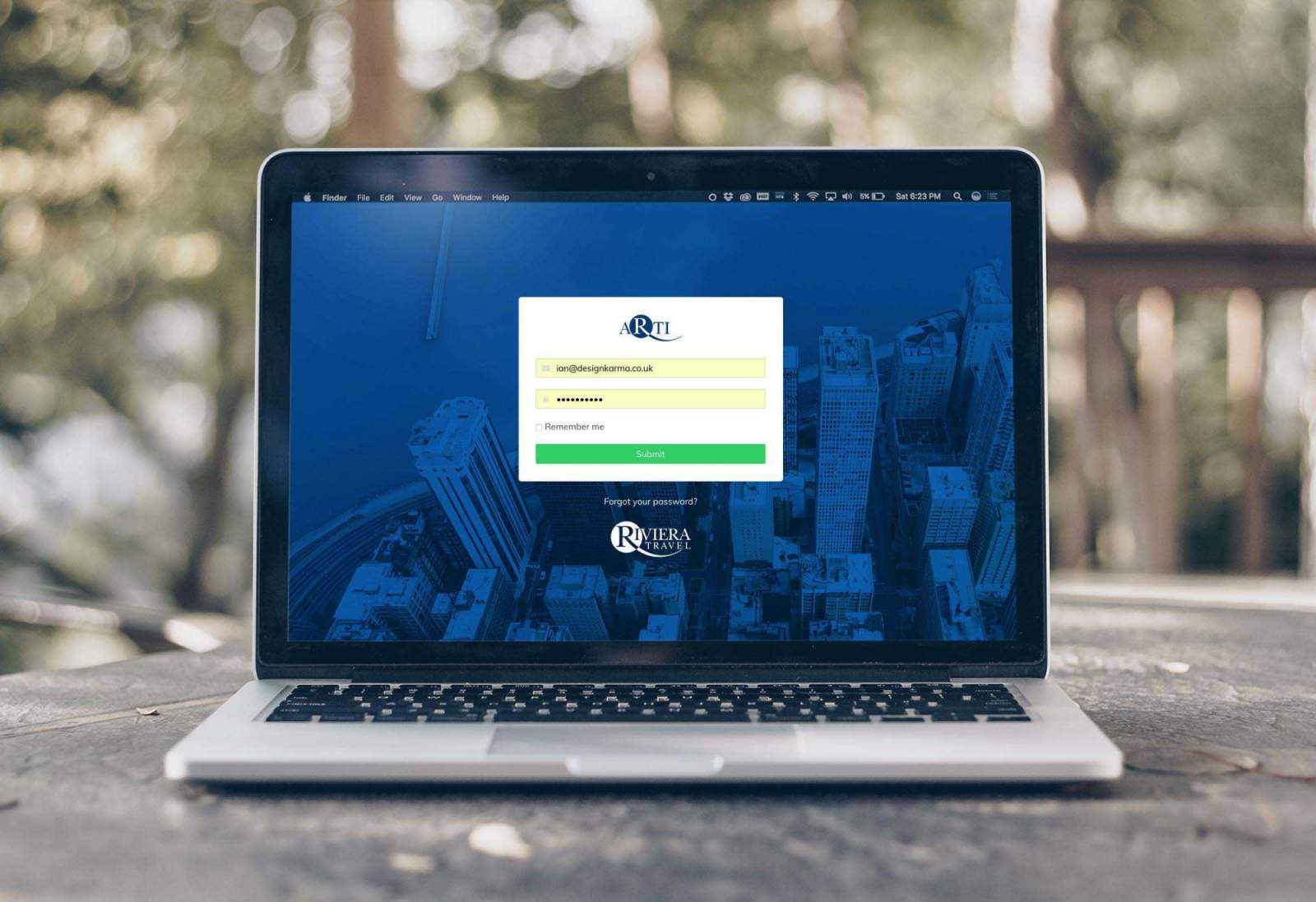 Arti-login-laptop